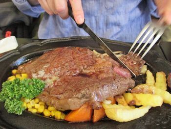 好きな物を最後に残す食べ方は行儀が悪い?