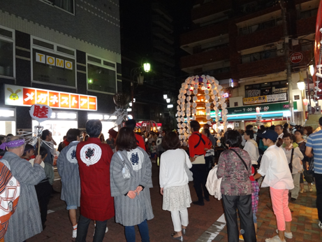 商店街を練り歩く.png