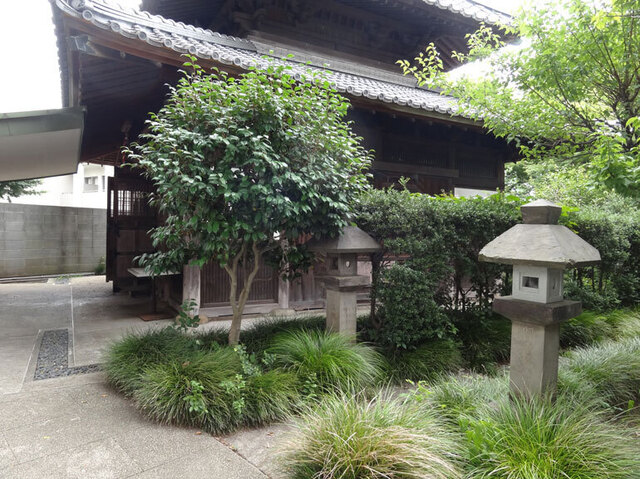お堂の横道.jpg
