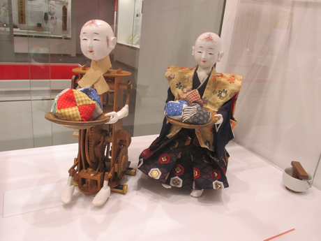 茶運び人形