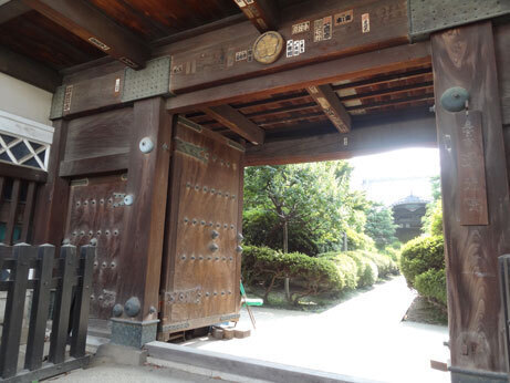 連光院の武家屋敷門