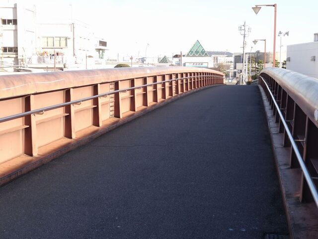 天空橋の中