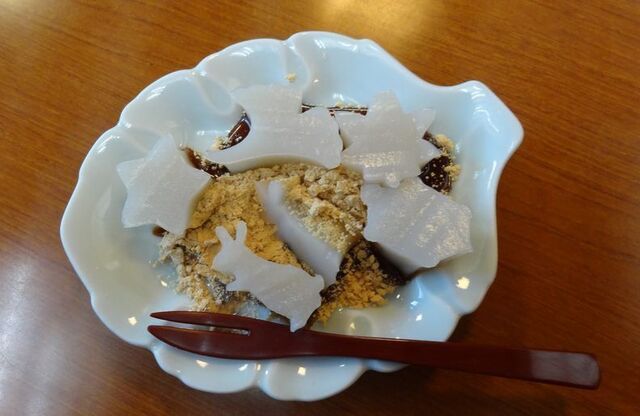 川崎大師仲見世通り『住吉』でご紹介した動物や星の形に切り取った久寿餅